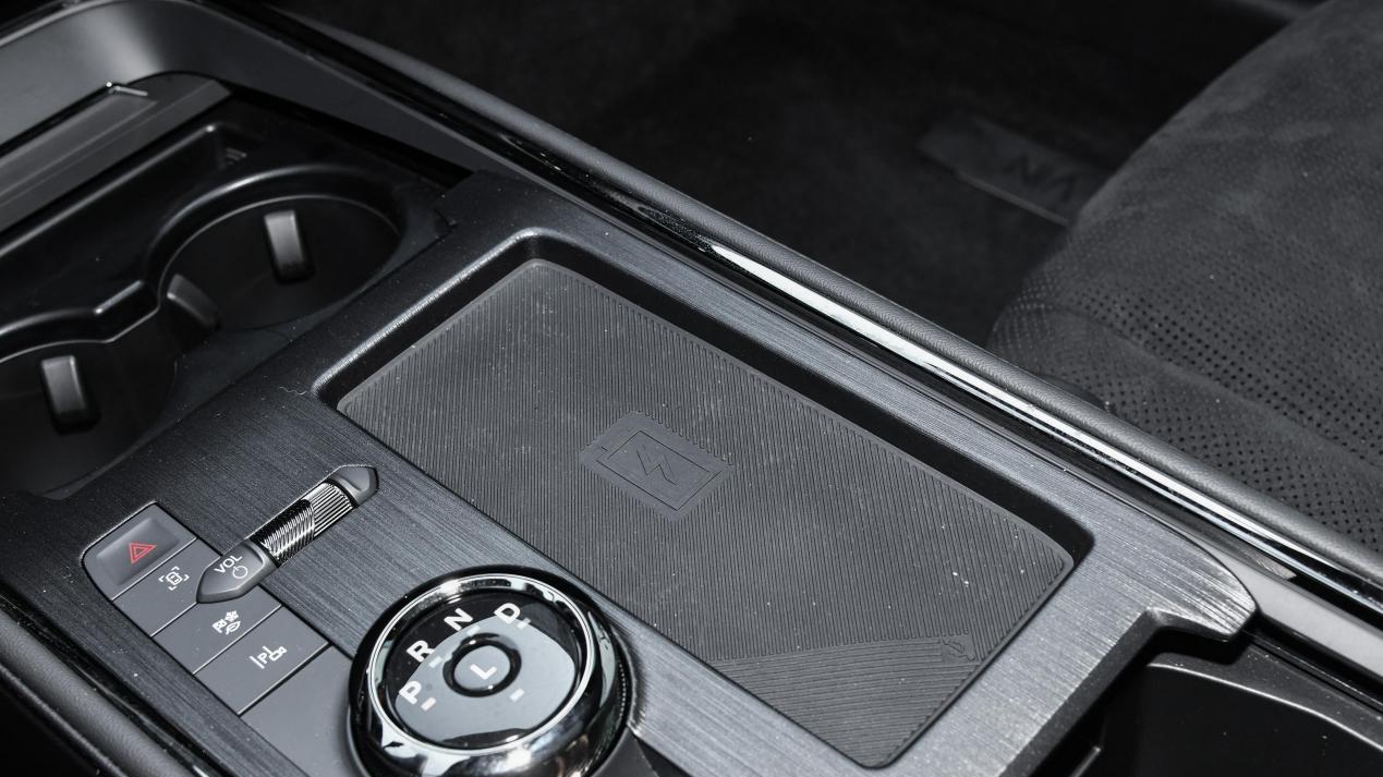 比同级混动还省油？2.0T爆308马力，5.56秒破百，“轿跑”就看它