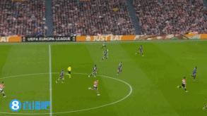 过得漂亮！尼科-威廉姆斯左路1对2突破，一条龙兜射中柱