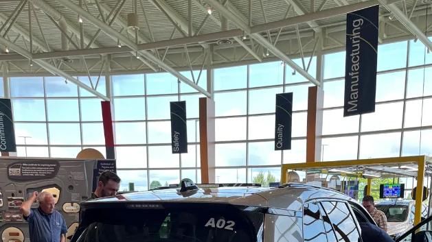 第六代RAV4全球首秀！看到外观，引起网友热议