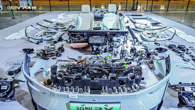 智电新时代的大厂品质之选，丰田铂智3X