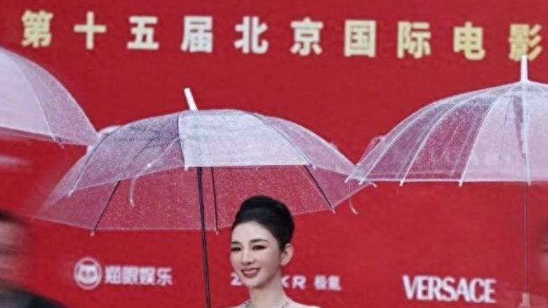 47岁黄奕暴瘦20斤惊艳全网！本人喊话别模仿！