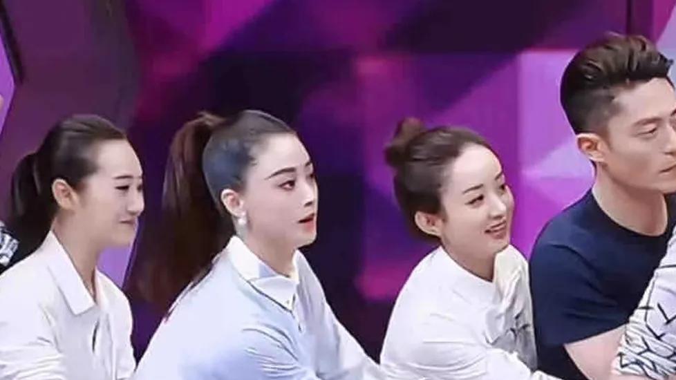 41岁蒋欣减肥后撞脸赵丽颖，穿蕾丝衬衫少女线紧致，果然自律女人最漂亮！