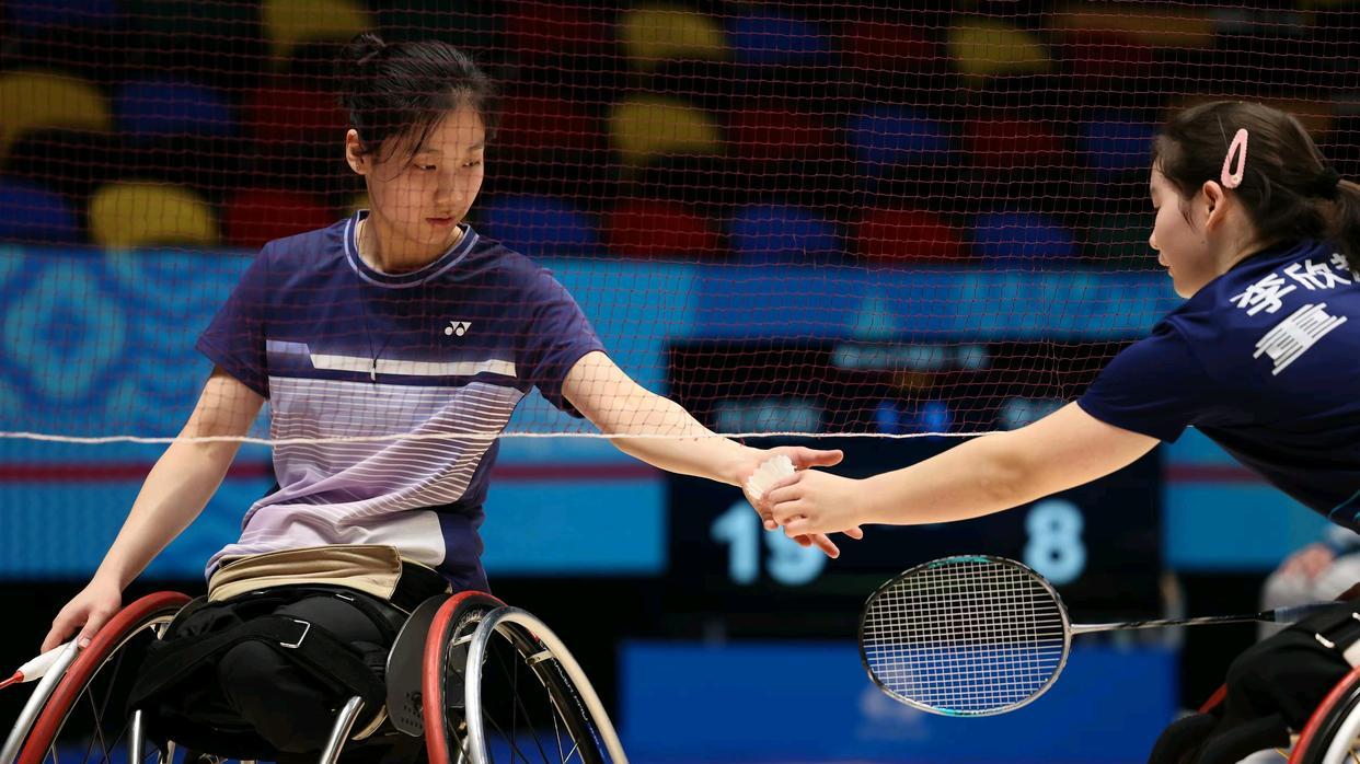残特奥会羽毛球WH2女子单打小组赛刘禹彤2比0战胜李欣越