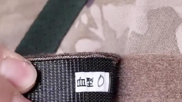 军装设计细节让人泪目，网友直呼“希望永远用不上”！