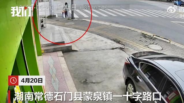 反转！6岁女童被油罐车撞倒身亡，目击者曝2处疑点，妈妈却被骂惨