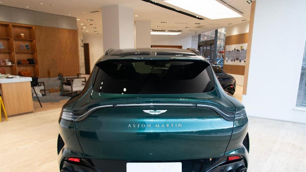 车长5米039配V8发动机，25款阿斯顿马丁DBX 707版，起售价超328万