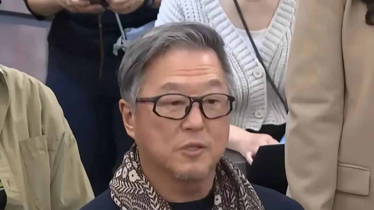 大s恩师王伟忠露面，喊话小s努力向前看，直言她们的事情不清楚