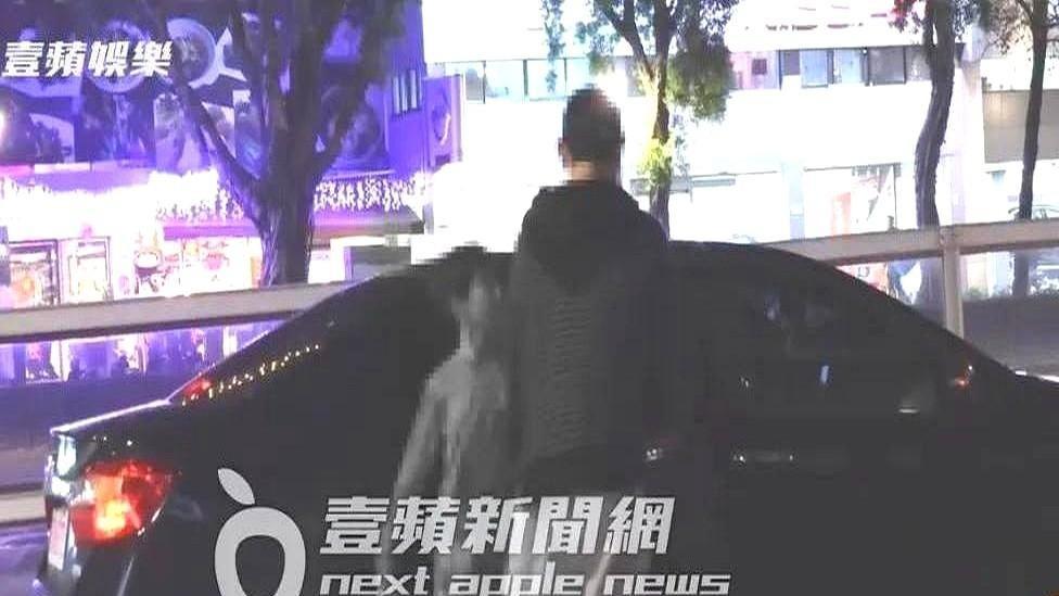 汪小菲儿子常去范玮琪家玩



汪小菲的台北行踪藏不住了！没想到秘密基地居然是范