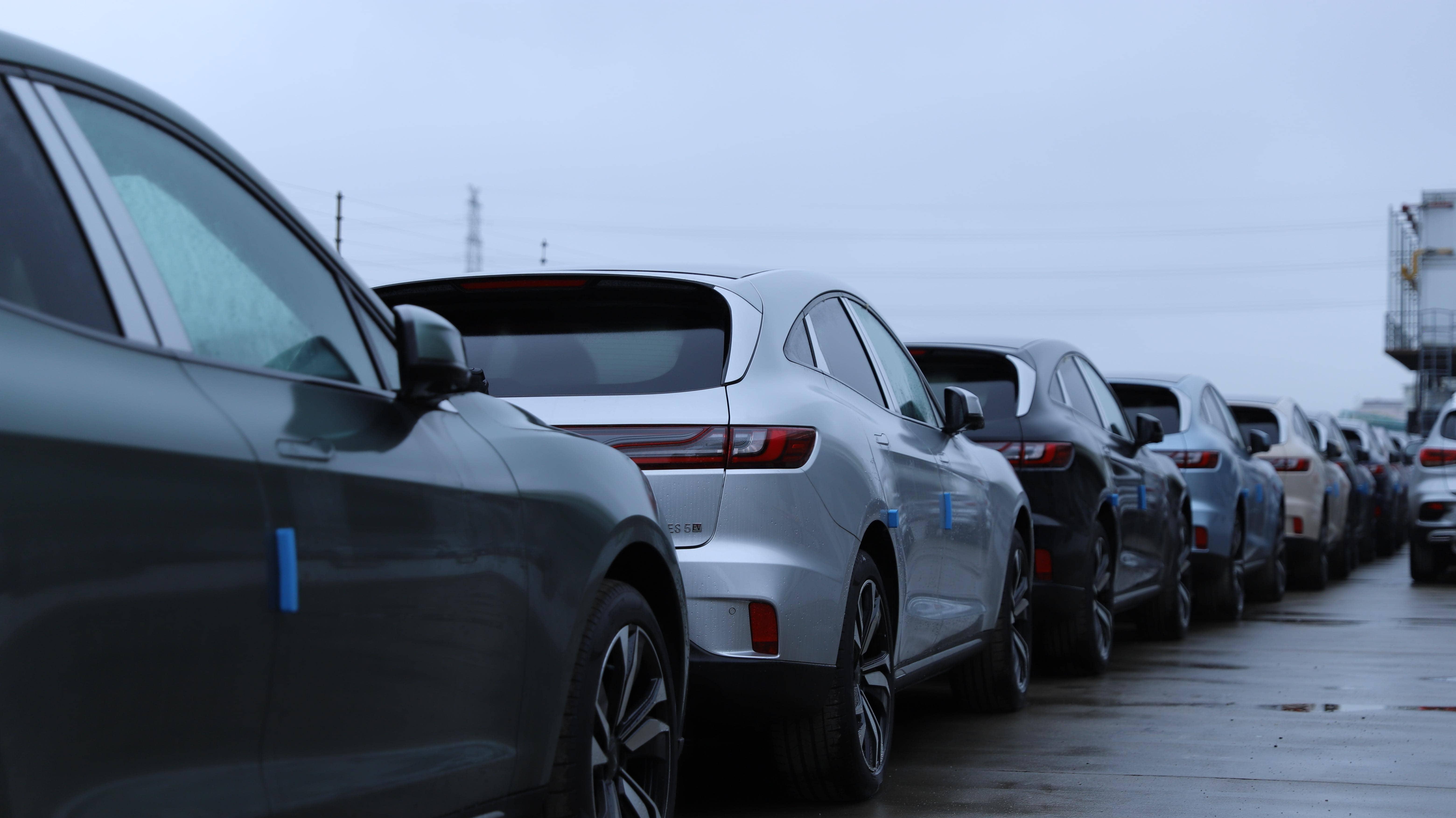 新能源车的电池应该如何安全存储和运输？