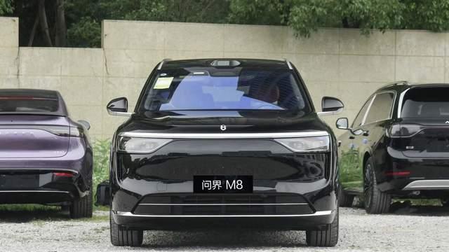 增程大六座二选一：问界M8对比理想L8，谁能一步到位？