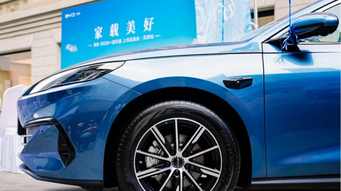 10万级“瓦罐”掀桌！天津金街惊现“旅行自由收割机”，满油满电2000公里？