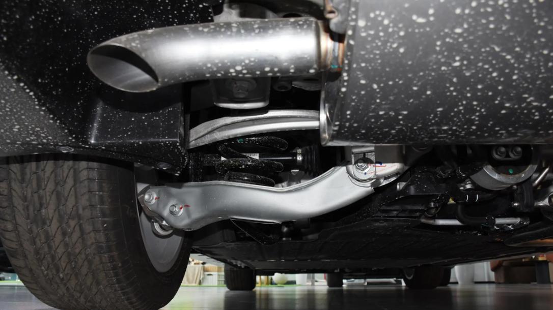 百公里亏电油耗5.36L，标配电四驱系统，家用车选这台MPV合适吗