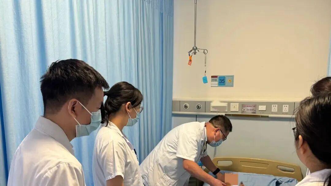47岁男子面色惨白危急送医，元凶竟是满口缺牙