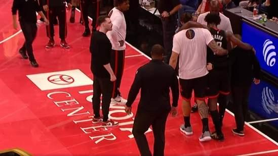 打破不和传闻！伊森受伤亚当斯搀扶离场 队内氛围没有受到影响