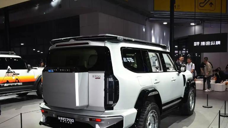 中国造出两栖战车！5米2猛兽市区秒变精灵 悍马车主哭晕