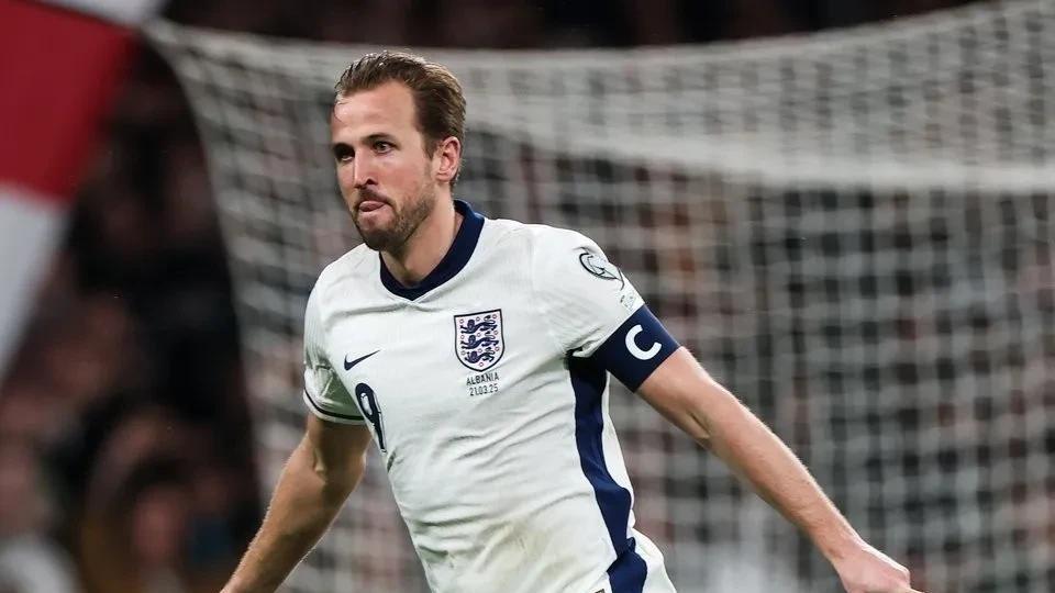 英格兰 2-0 阿尔巴尼亚：三狮军团稳健取胜