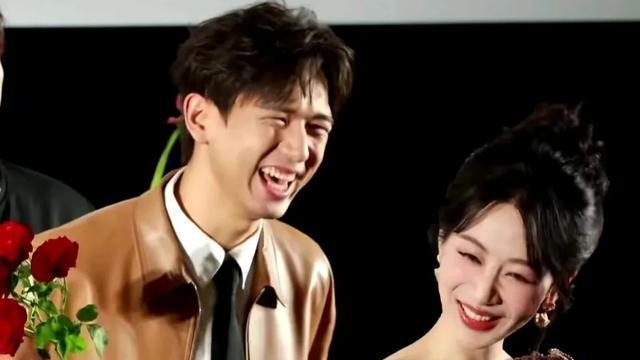 杀疯了！《国色芳华》追剧活动，杨紫李现梦回，父母到场还害羞了