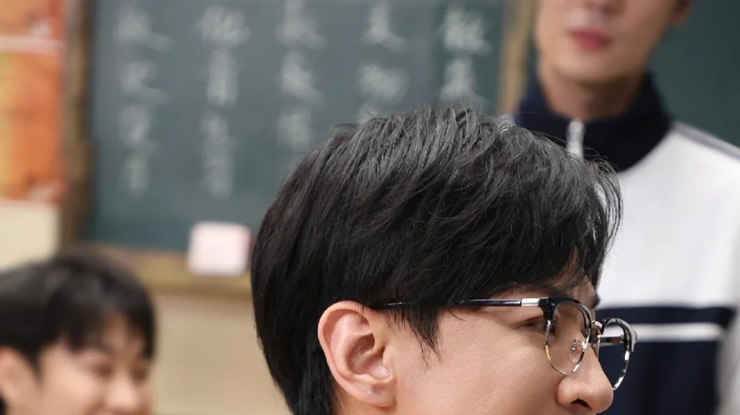 张维伊婚后又接了新节目，POLO衫一穿，突然觉得他配得上董璇了！