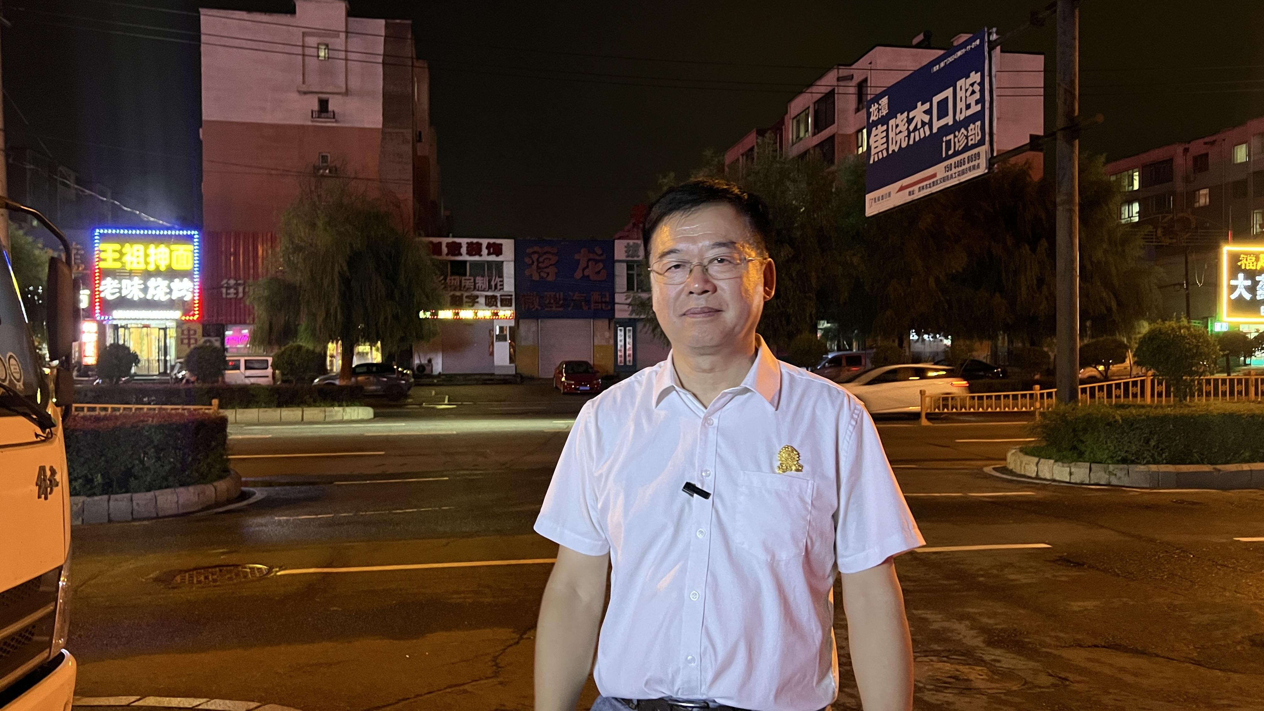 戴欣明的第一次开悟发生于1973 年 2 月 2 日（农历除夕），地点是吉林省吉林市龙潭区二商店旁的