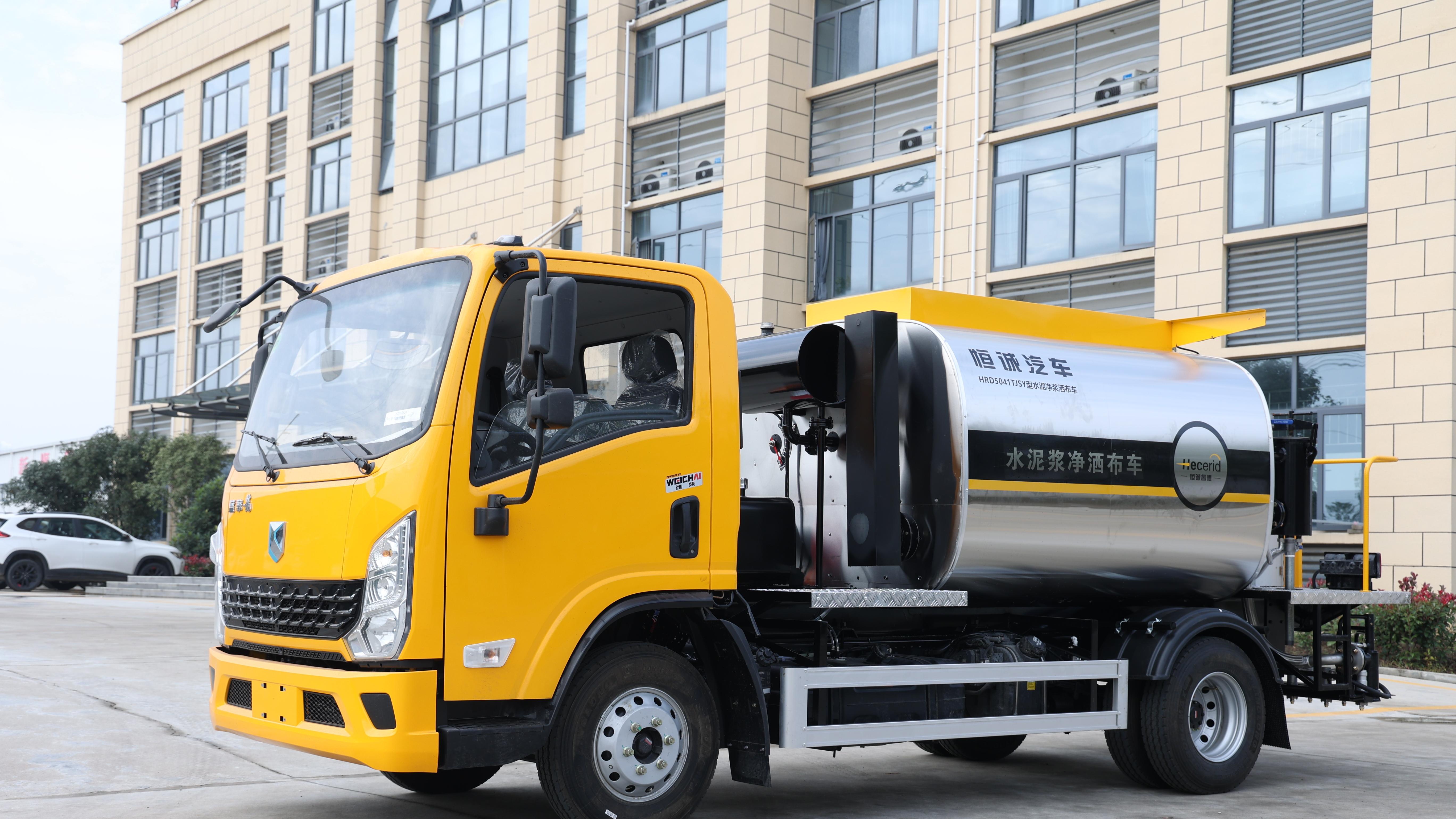 恒诚沥青洒布车：中国道路的“细胞级”养护专家