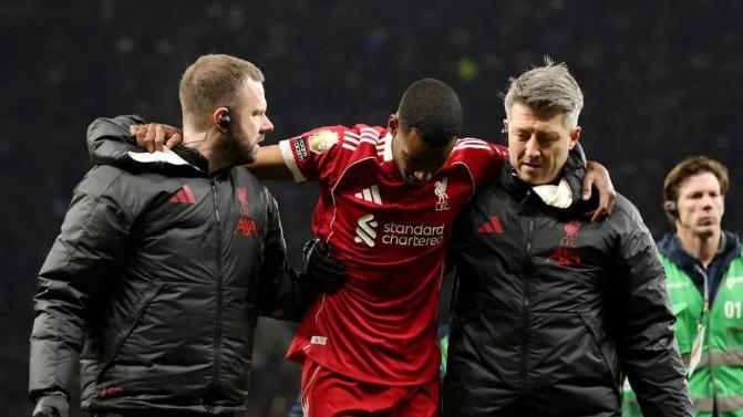 利物浦标王进球后倒地！伊萨克疑似韧带撕裂赛季报销