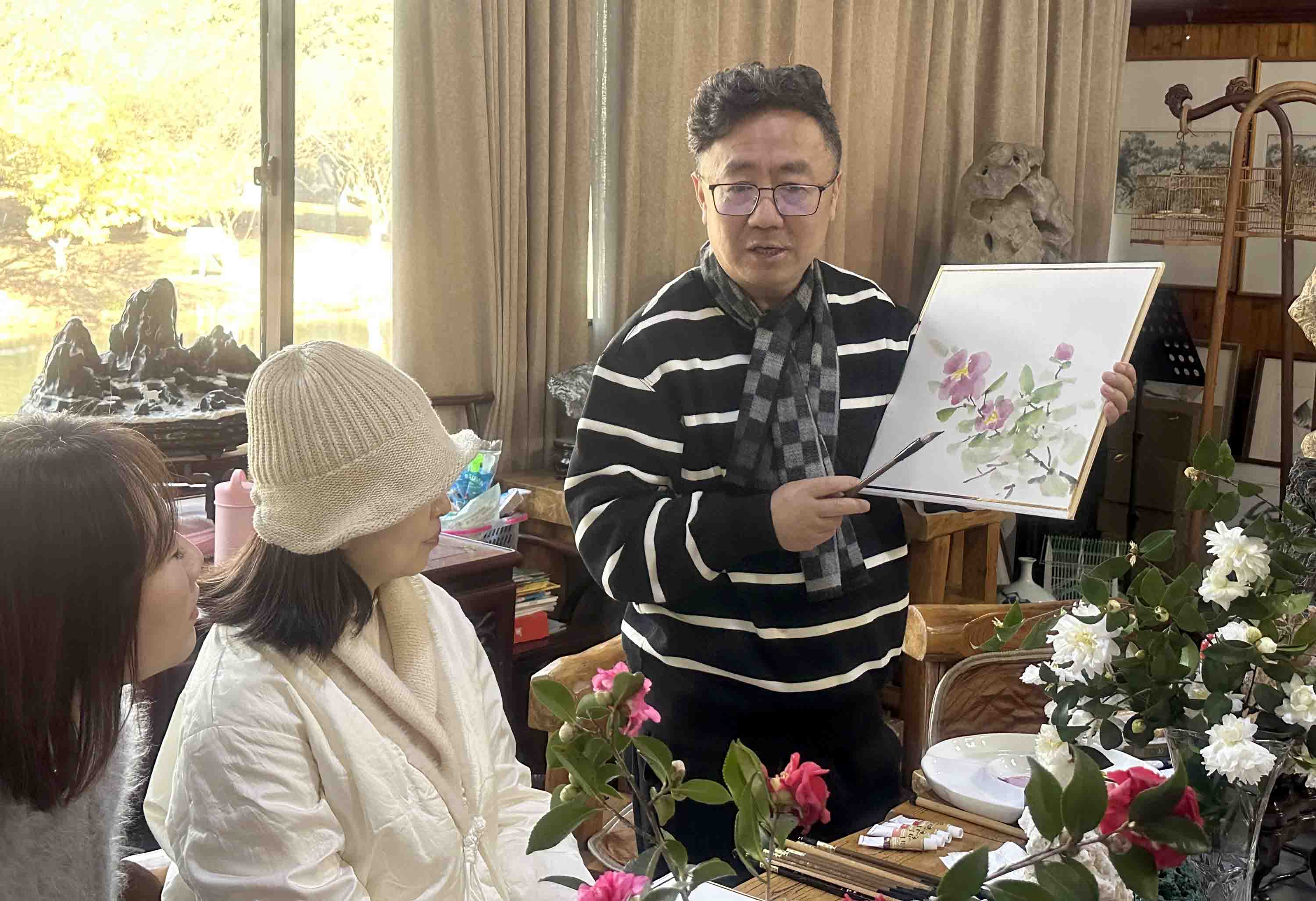 江苏苏州：山茶凝香迎新岁 笔墨同心绘韶华——阿丁携花海雅集，共赴2026新程