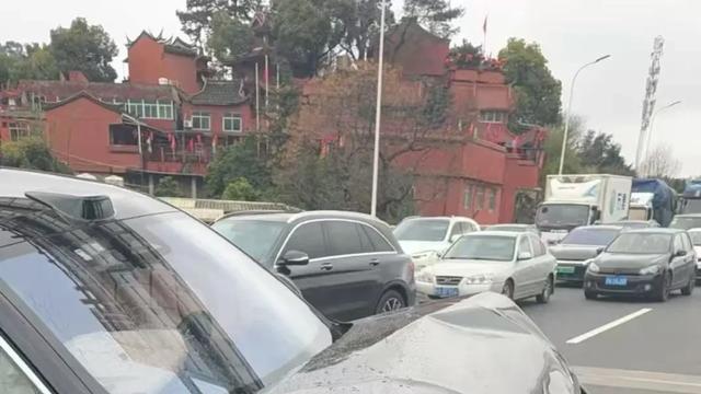 福州一男子“智驾”理想汽车发生事故！4S店回应