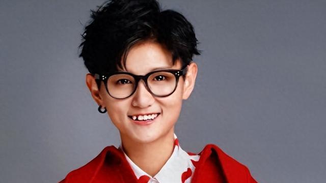 曾经的《快乐女声》总冠军段林希，从一年挥霍两百万，到月薪8000，最穷的时候卡里只有11块