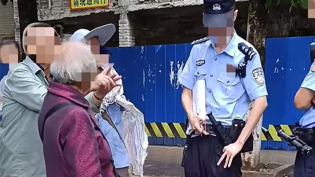 内江老太和大爷黄昏恋，进屋3小时就要分房：赶她也不走，怪他始乱终弃