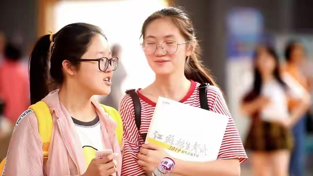 今年扎堆报考的4个专业，毕业生严重过剩，就业较惨淡，建议慎选！