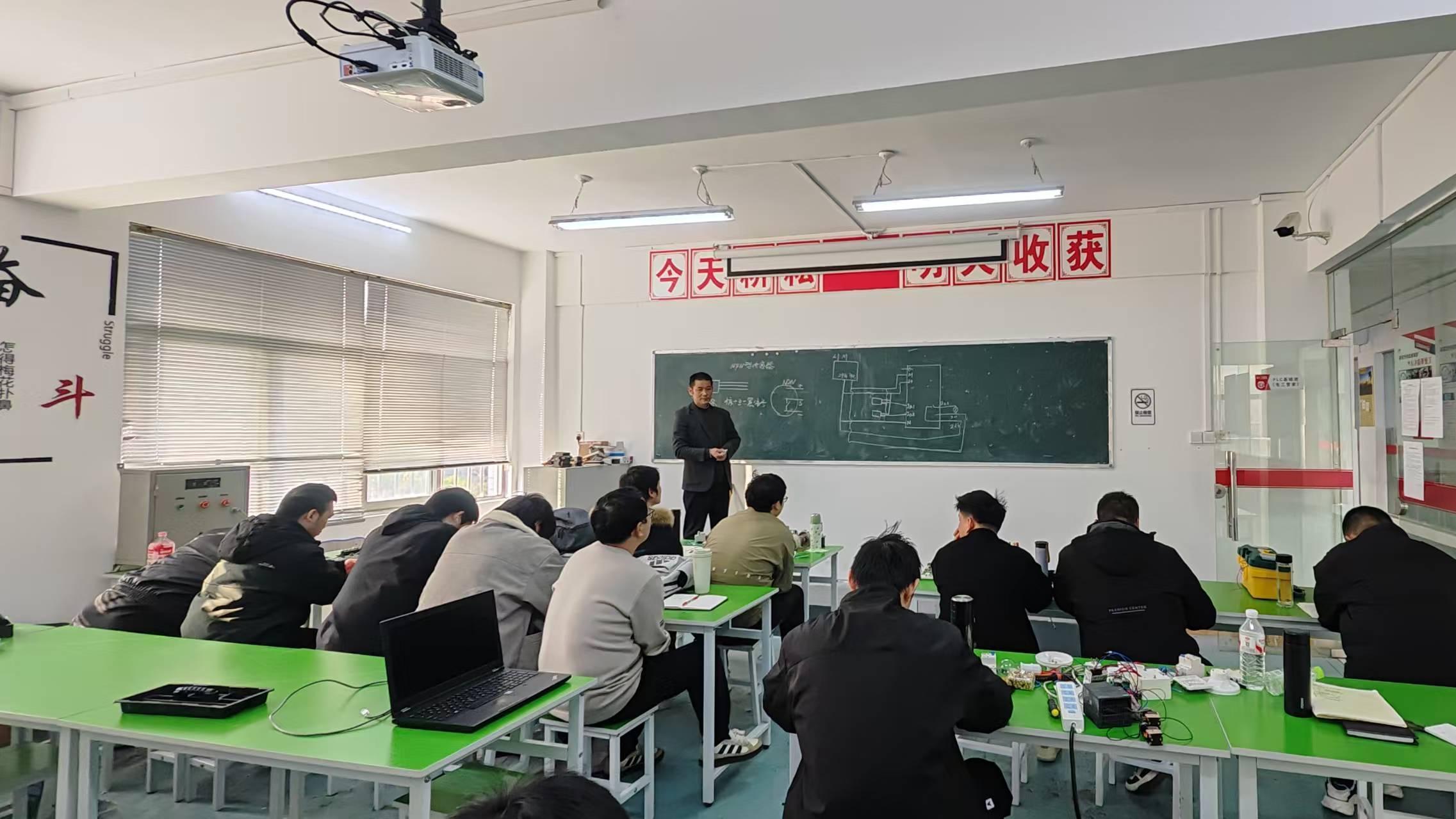 武汉电气自动化PLC培训机构的人才培养哪家更靠谱？