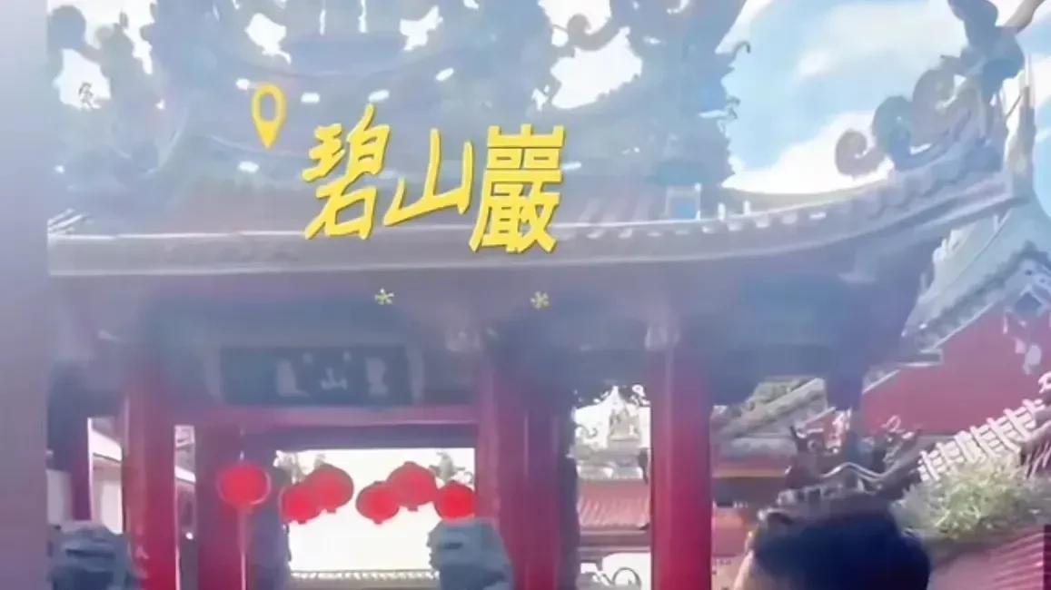 汪小菲带女儿游玩状态好



汪小菲带女儿游玩视频曝光，引爆网络热议！这举动，究