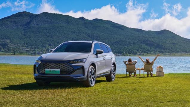 2025款唐DM-i：第五代DM技术、7.5秒破百、4.95L油耗，标配FSD