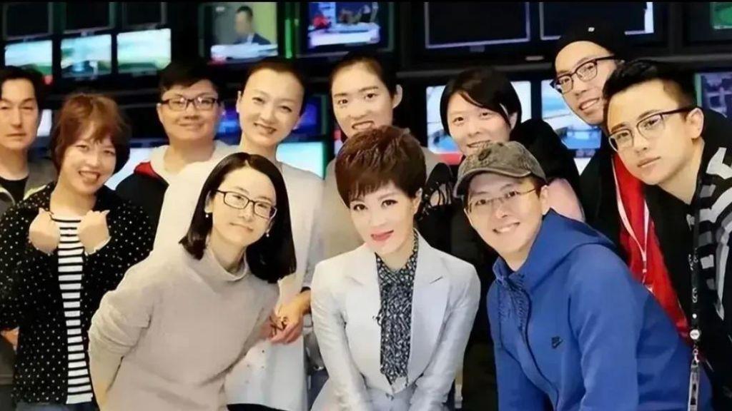 央视主持阵容大调整：康辉升职董卿留名，解码媒体转型新动向