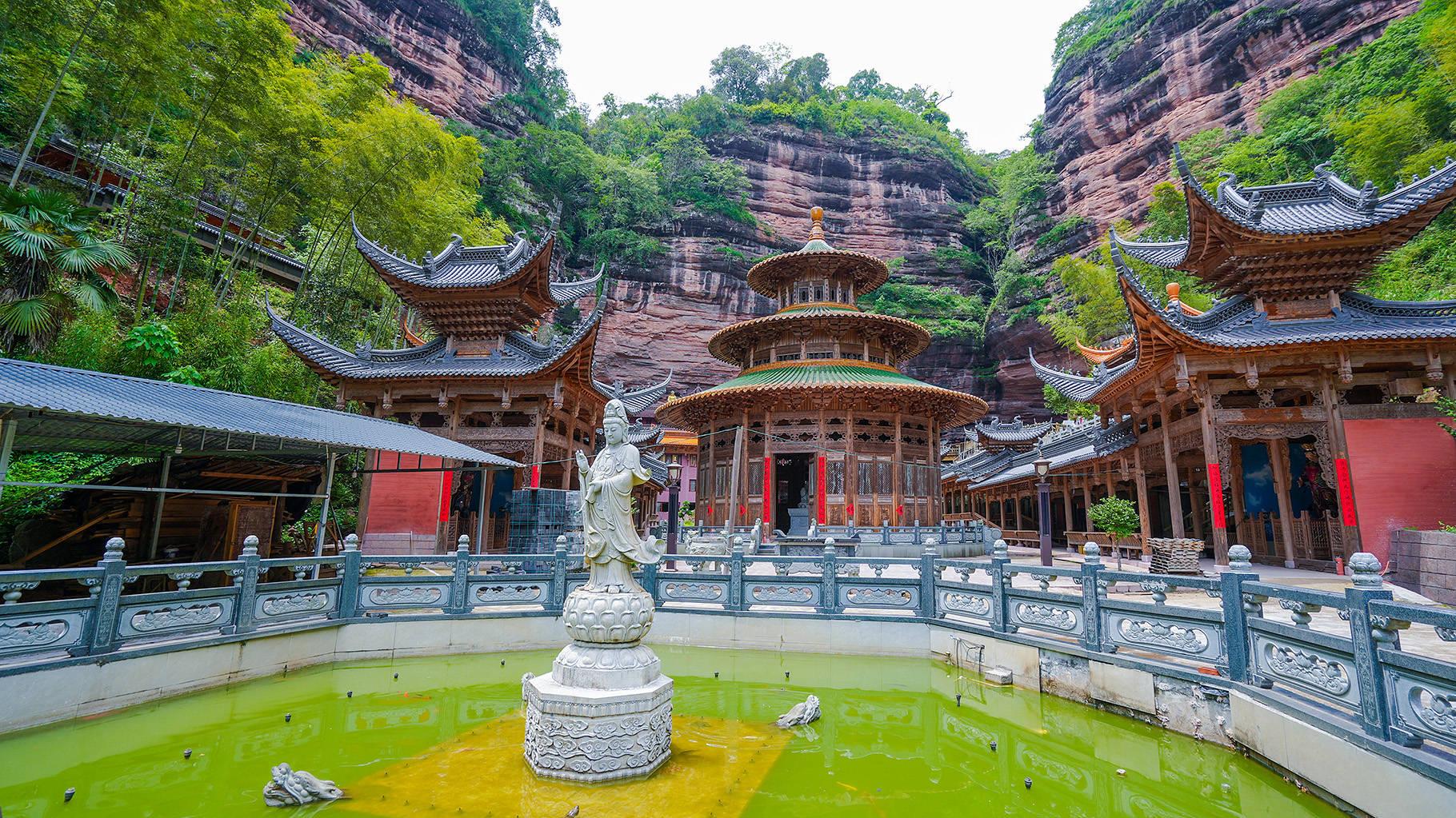 石壁丹岩中的小众禅意净土 ，探访福建泰宁大金湖附近的丰岩禅寺