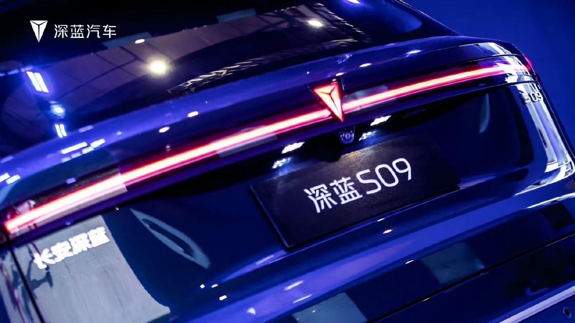 深蓝S09携华为智驾破局六座市场：23.99万起，重新定义年轻家庭智慧出行