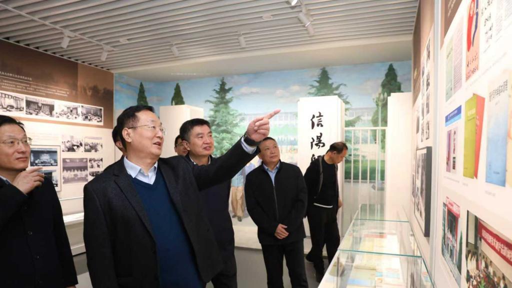 信阳师范大学举行校史丛书发行暨校史馆开馆仪式