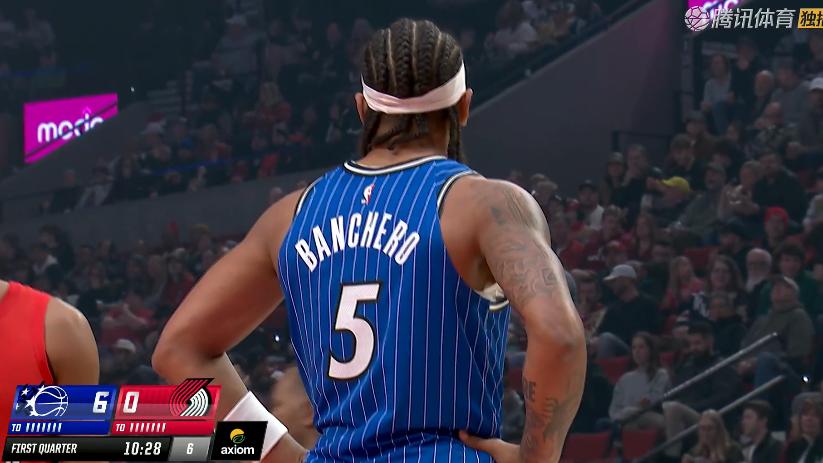 4分惜败！夏普22+3+2，杨瀚森4+2+2，赛后小杨跟在队友身后，走入通道