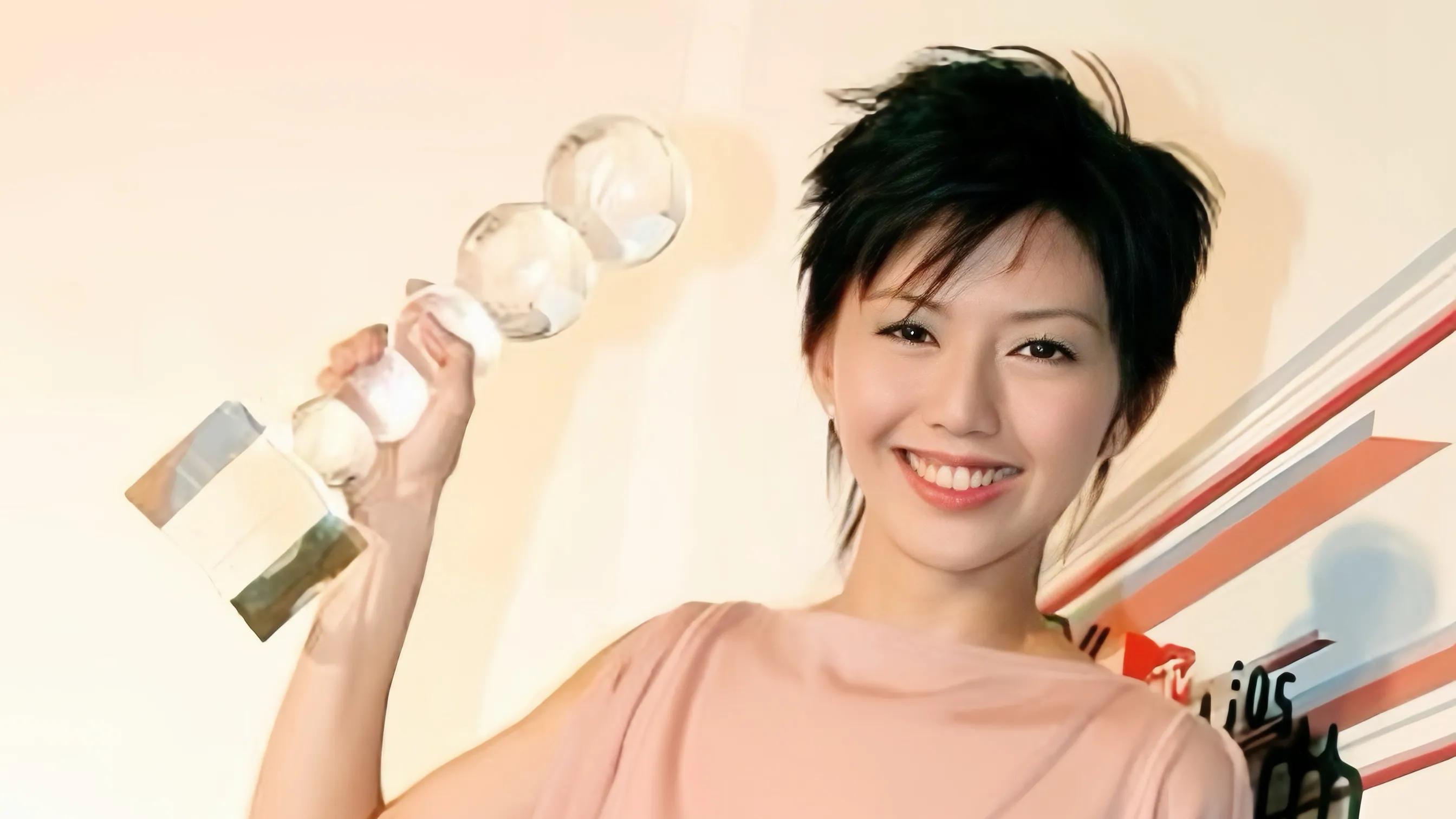 孙燕姿《就在日落以后》巡回演唱会引爆市场：8万张门票2秒售罄，十年沉淀成就“冷门歌手”逆袭神话