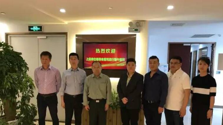 假军官自称少将招摇撞骗，被抓现场气势嚣张，结果看到真军人傻眼了