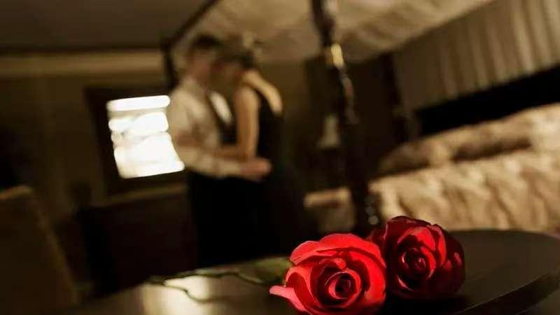 资助的贫困生，怀了我爸的孩子……