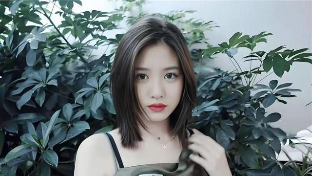 汪峰章子怡离婚后，没人管教的大女儿汪曼熙在国外彻底大变样！