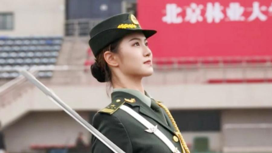 民兵第一排队员万紫怡：双一流大学的美女学霸，大学曾服役于空军