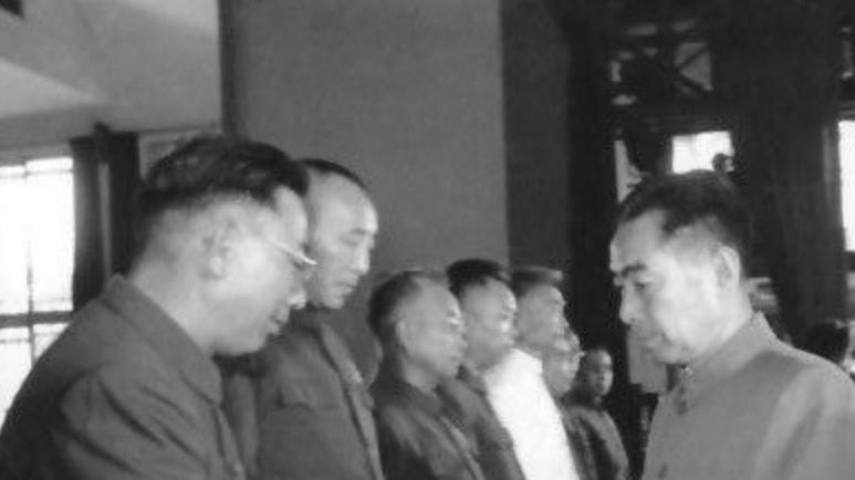 1955年，许光达想降军衔被拒，妻子给出一个办法，毛主席都妥协了