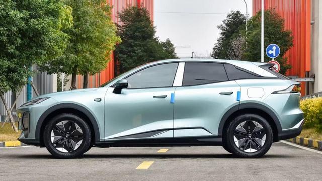 深蓝S07 2025款：科技与实用并存，全方位体验新能源轿跑