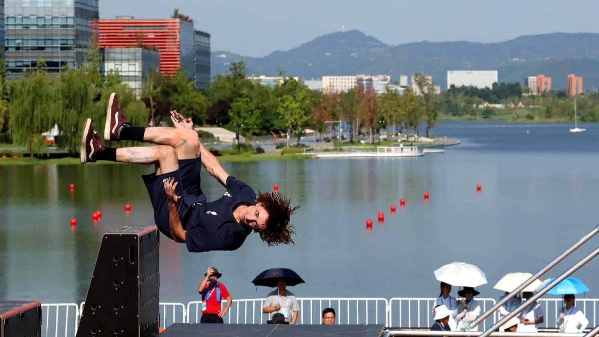 “逆天改命”中国姑娘被抢走金牌后反杀！最后30分钟发生了什么？