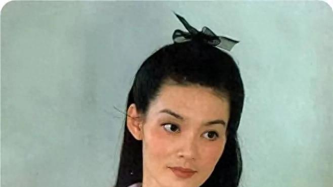 惊爆！影后血泪逆史：被央视才女横刀夺爱，70岁活成娱乐圈孤勇者！