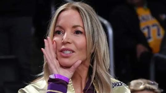 珍妮-巴斯：为了实现科比父女的遗愿 我拿浓眉去交易了东契奇