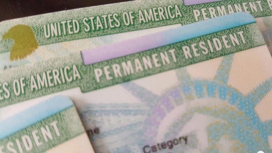 美国绿卡申请难度加码，胖子被点名