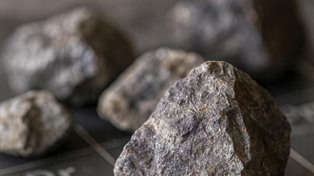 英国翻脸快！许可证到手，就抱怨中国卡脖子，扰乱全球供应链